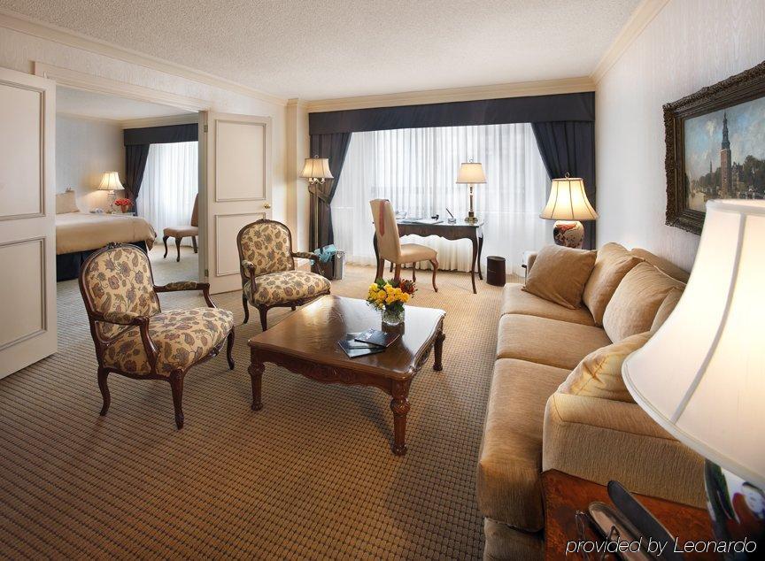 Sutton Place Hotel Toronto Room photo